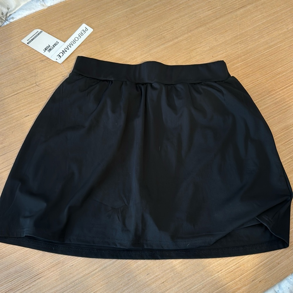 Women’s black skort   elastic waist looks like a skirt has shorts underneath